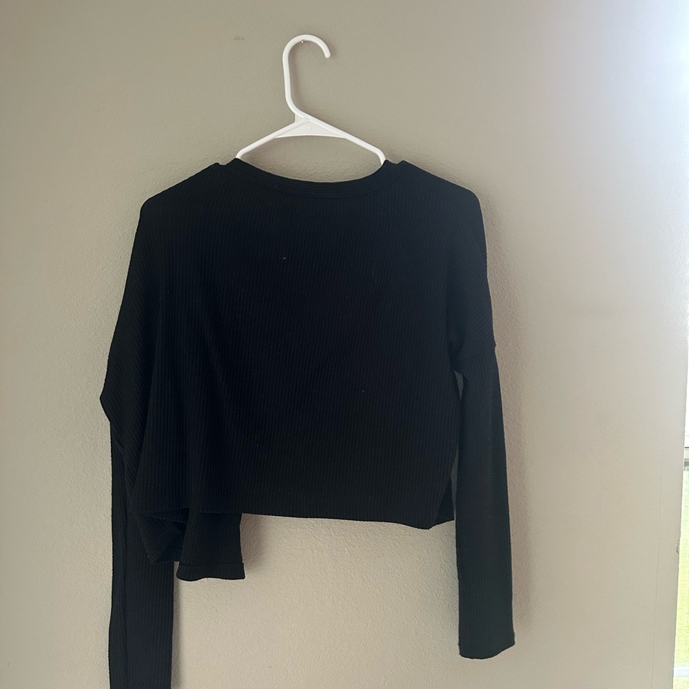 Black Ribbed Long-Sleeve Crop Top